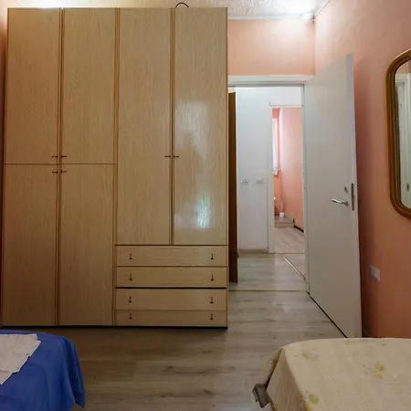 The Orange Housing In * Como