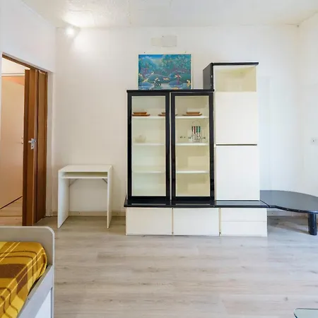 The Orange Housing In * Como