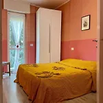 The Orange Housing In Apartment Como