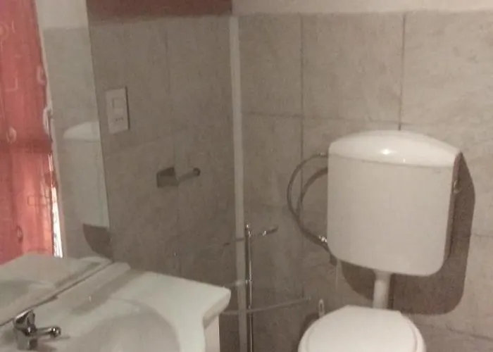 The Orange Housing In * Côme